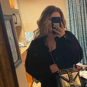 Meet your Posher, Alicia